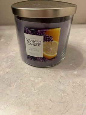 Yankee Candle Lemon Lavender Jar Candle - Purple with Silver Lid